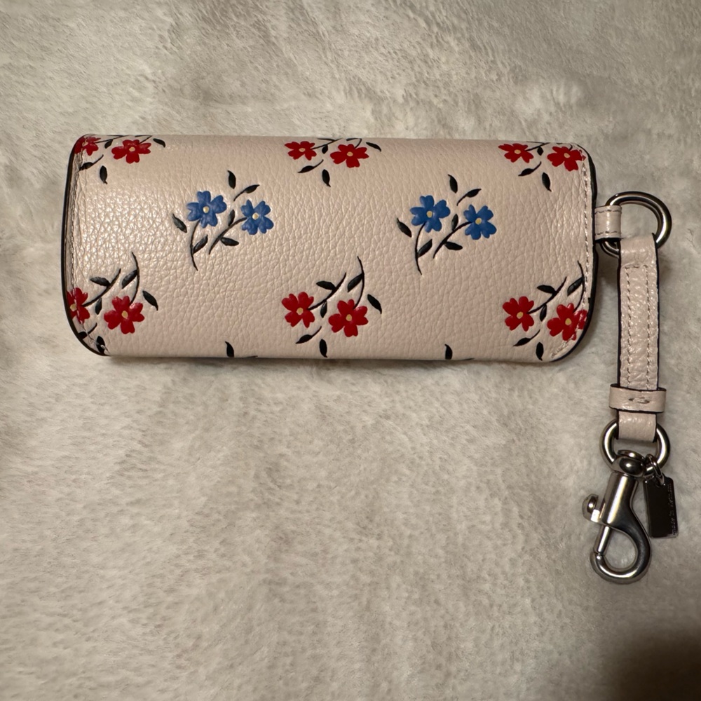 Coach Sunglasses Case with Floral Print in Pebbled Leather (Chalk Multi) - Picture 3 of 7